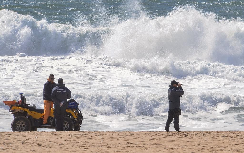 Homem morre afogado e outro está desaparecido na praia de Alvor