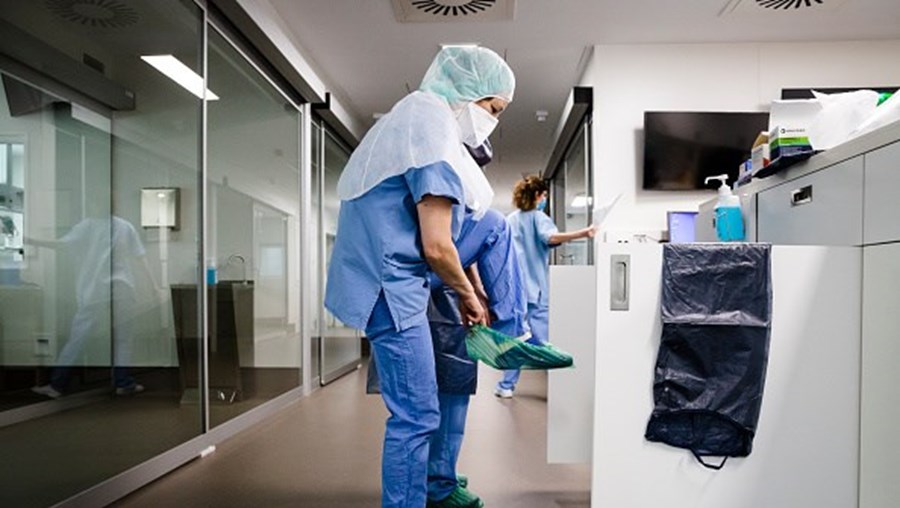 Covid-19. Dois dos infetados em festa ilegal em Lagos estão internados