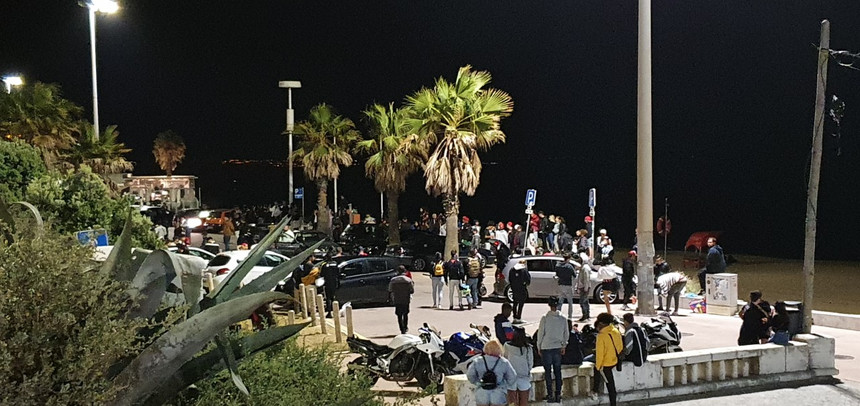 PSP põe fim a festa com mil pessoas junto à praia de Carcavelos