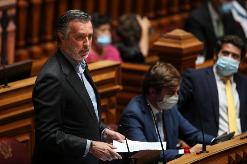 Iniciativa Liberal pede calendário para reabertura das escolas