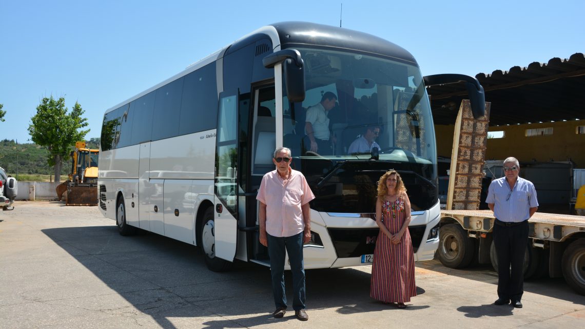 Município de Silves adquiriu um autocarro para transporte de passageiros