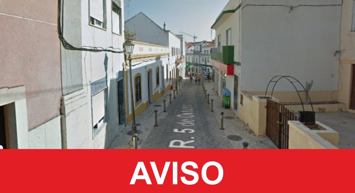 RUAS 5 DE OUTUBRO E JOSÉ ESTEVÃO, EM SILVES, SOFREM CORTE DE TRÂNSITO