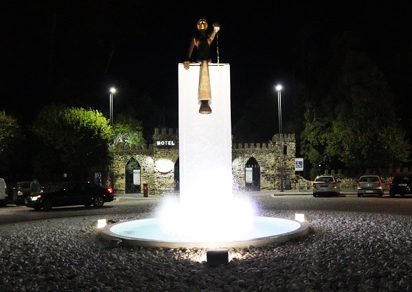 Deusa íris, a Gota da Curia presta homenagem à água