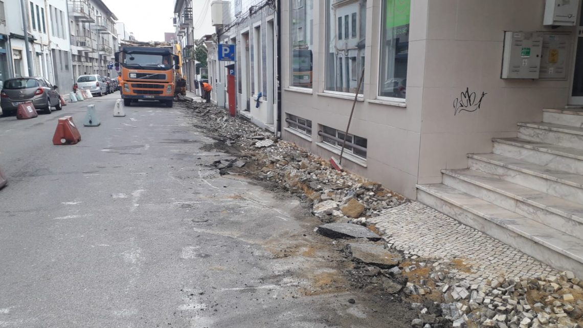 COMEÇOU A REQUALIFICAÇÃO DA RUA ALMIRANTE CÂNDIDO DOS REIS