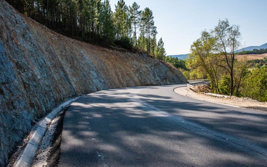 CÂMARA DA COVILHÃ CONCLUI INTERVENÇÃO NA ESTRADA DE LIGAÇÃO PAUL/OURONDO