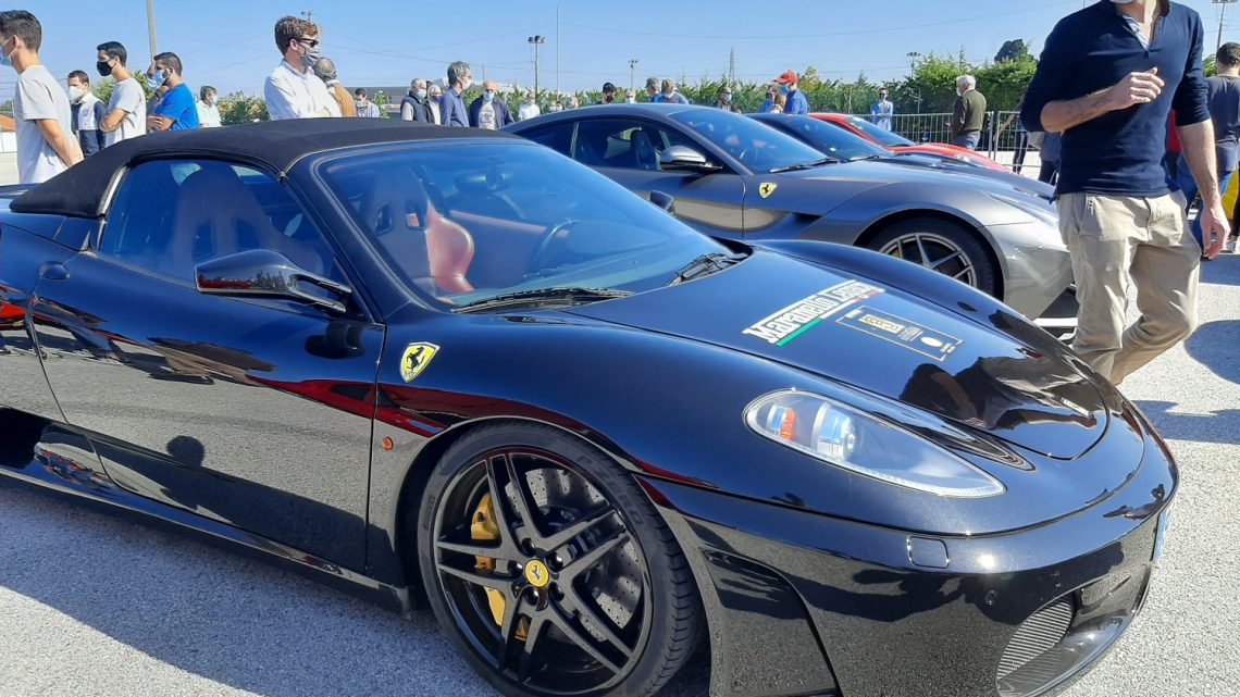 28 automóveis presentes no encontro Maranello Legacy mostrou Ferraris em Cantanhede