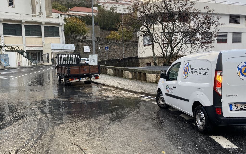 Covilhã | PROTEÇÃO CIVIL MUNICIPAL RESPONDE A OCORRÊNCIAS PROVOCADAS POR CHUVA FORTE