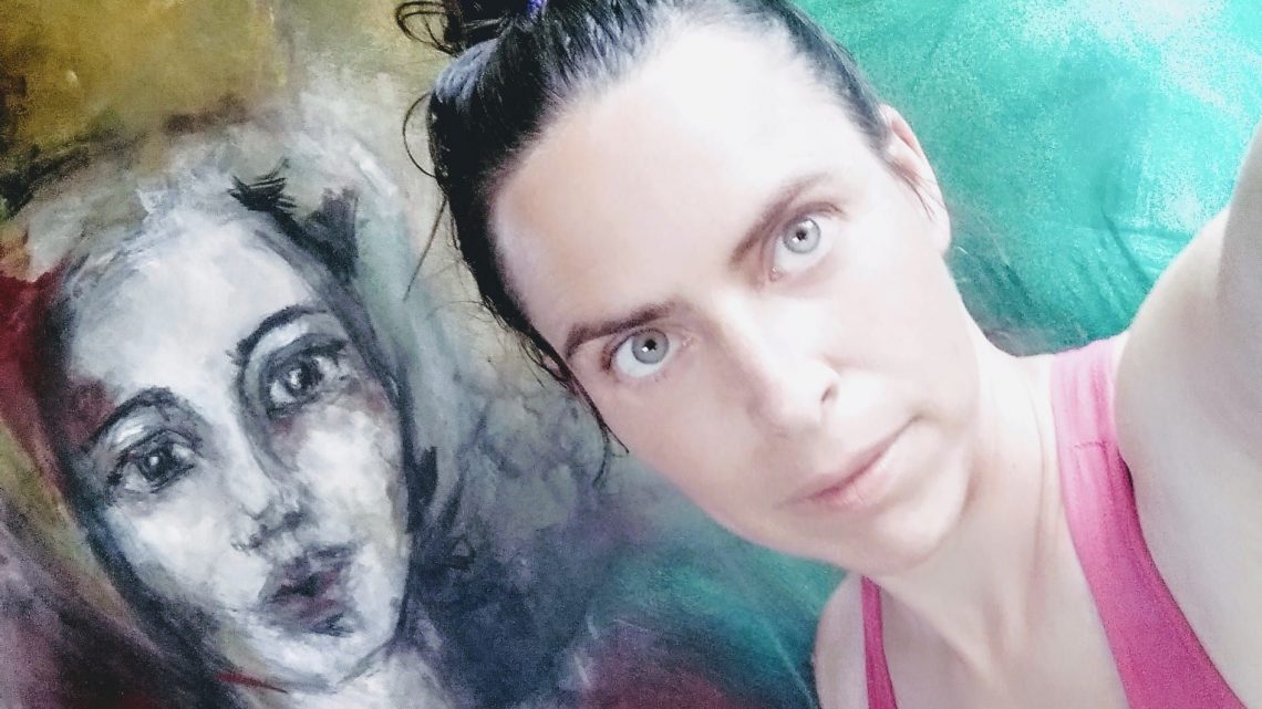 Pintura de Maria Almeida e Mário Silva na galeria de arte da Biblioteca Municipal de Leiria