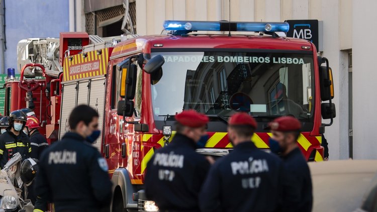 Duas idosas morrem em incêndio urbano no Porto
