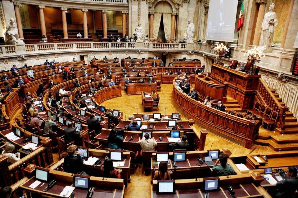 Despenalização da eutanásia aprovada no Parlamento com 136 votos a favor