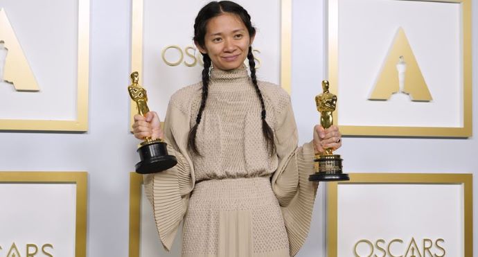 Chloé Zhao faz história e “Nomadland” é o vencedor da noite. Veja a lista completa dos premiados