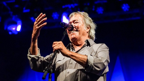 Costa atribui mérito cultural a Sérgio Godinho e abre ao público jardins de São Bento