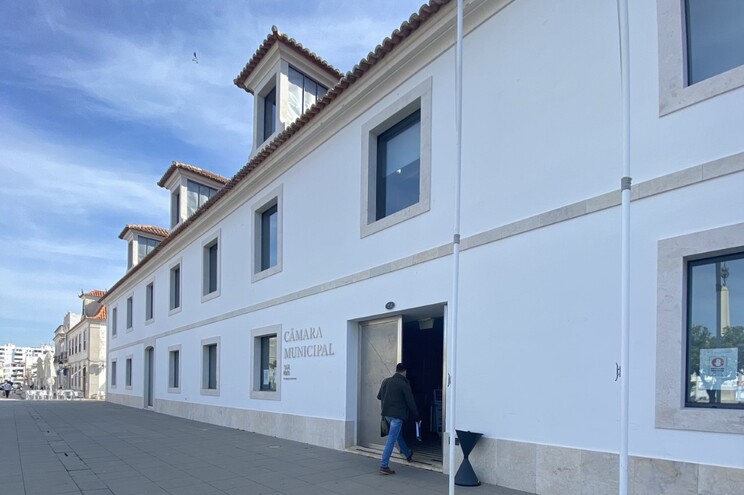 Presidente da câmara de Vila Real de Santo António detida pela Polícia Judiciária