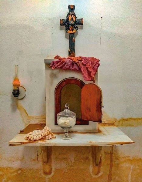 Inundação de igreja cobre o sacrário, mas não atinge as hóstias