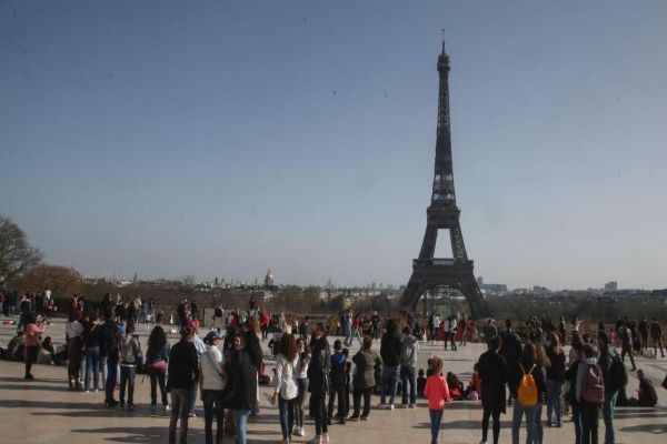 Torre Eiffel em crise precisa de dezenas de milhões de euros