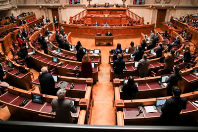 Levantada imunidade parlamentar a nove deputados