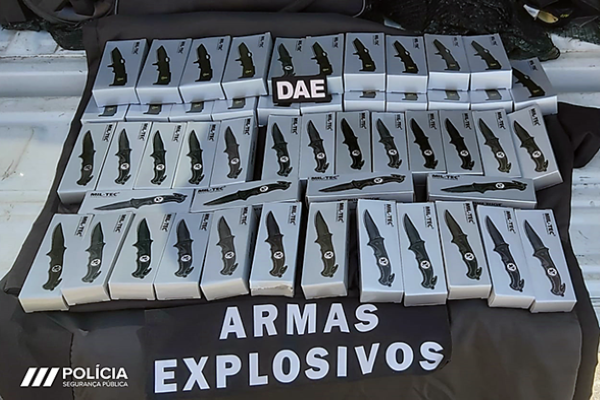PSP apreende 50 facas de abertura automática em Braga