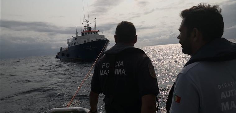 Resgatado navio à deriva com sete tripulantes ao largo da ilha de São Jorge