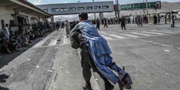 Testemunhas relatam mortos e feridos em explosão junto ao aeroporto de Cabul