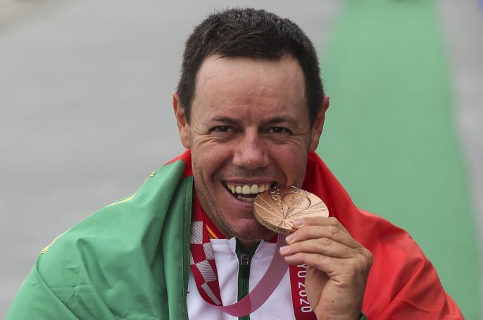 Canoísta Norberto Mourão conquista bronze nos 200 metros VL2 dos Jogos Paralímpicos