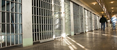 Covid-19. Reclusos exigem regresso ao modelo de duas visitas semanais