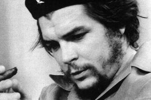 Jovens pedem abolição da ‘cidadania ilustre’ a Guevara
