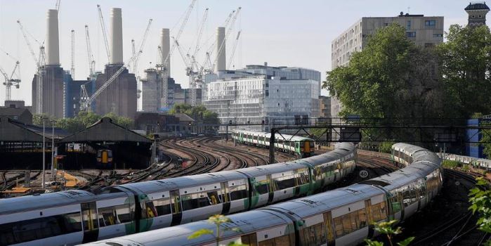 Choque entre comboios no Reino Unido faz vários feridos
