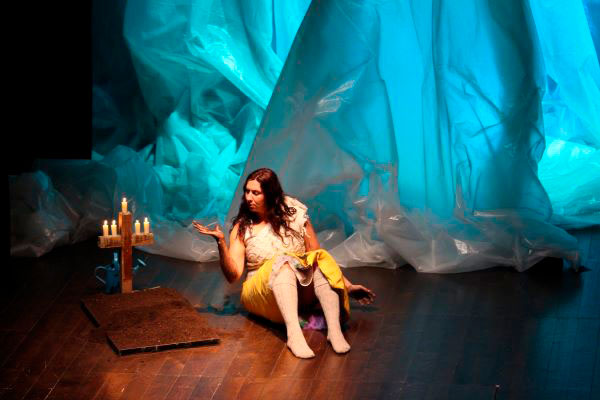 Marinha Grande | TEATRO STEPHENS APRESENTOU PEÇA CRIADA A PARTIR DE TEXTO DE VALTER HUGO MÃE