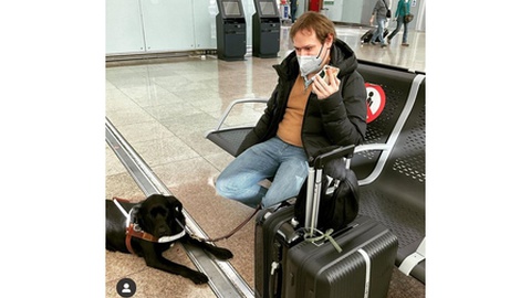 Pianista Ignasi Cambra acusa TAP de discriminação, companhia diz estar a rever práticas