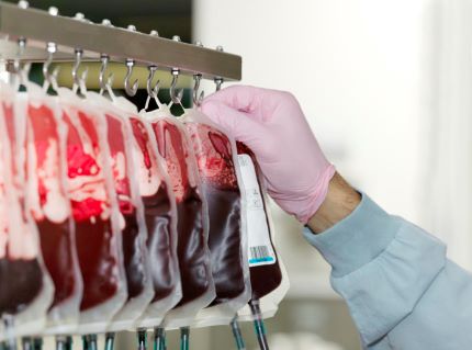 SOCIEDADE: A falta de sangue é um problema recorrente. Uma solução artificial ainda está distante, pelo que o mais importante é “não desperdiçar nem uma gota”