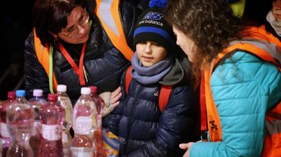 Menino ucraniano de 11 anos chega sozinho à Eslováquia