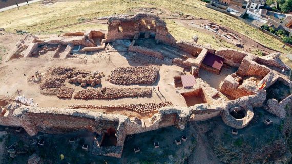 Descoberta de 300 armas medievais evoca era de paz na Espanha