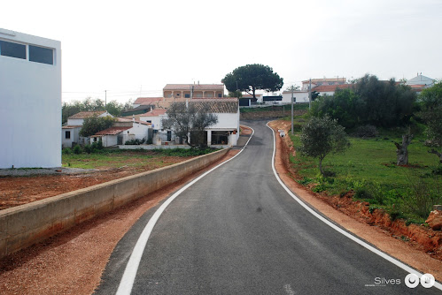 MUNICÍPIO DE SILVES CONCLUIU A PAVIMENTAÇÃO DO CAMINHO DE VALE DE LOUSAS