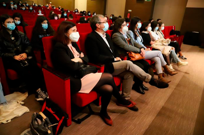 DEPUTADOS DO ENSINO BÁSICO DO DISTRITO REUNIDOS NA MARINHA GRANDE NO PARLAMENTO JOVEM