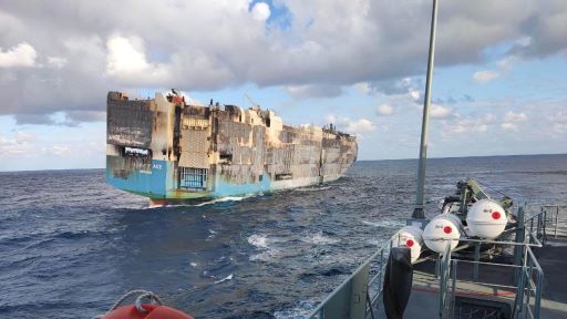 Navio com milhares de carros afundou nos Açores