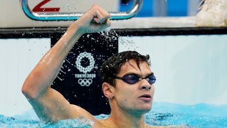 Nadador russo Evgeny Rylov suspenso nove meses pelo apoio à guerra