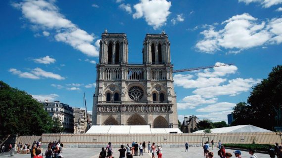 Projeto progressista visa desfigurar Notre-Dame