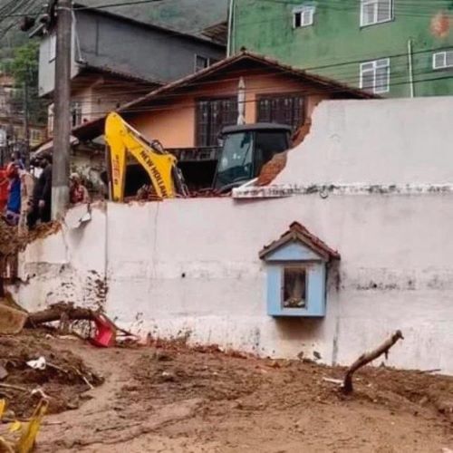 Petrópolis: Imagens de Nossa Senhora e de Santa Rita intactas