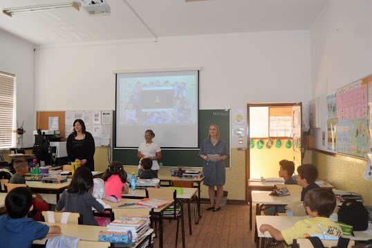 Cantanhede Alunos da Escola Básica da Gesteira recebem a Biblioteca Municipal para ouvir Leituras a 3 vozes para crianças.