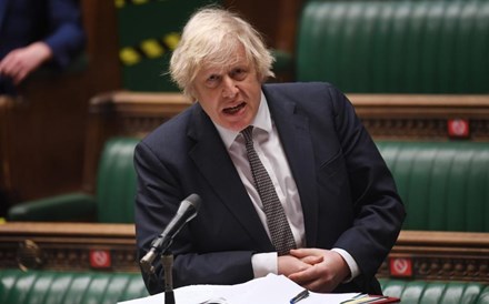 Boris Johnson enfrenta moção de confiança esta segunda-feira