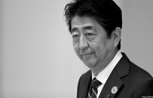 Antigo Primeiro-Ministro japonês assassinado durante campanha eleitoral