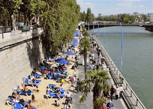 Praia nas margens do Sena em Paris