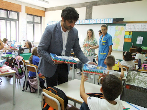 Presidente José Rocha mantém aposta na educação. Fichas de Actividades entregues nas escolas aos alunos do 1º ciclo do ensino básico