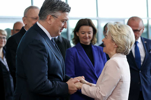 Croácia celebra entrada no espaço Schengen e na zona euro