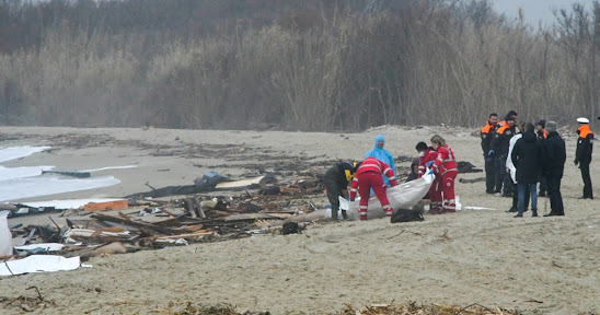 Pelo menos 40 mortos em naufrágio ao largo de Itália. Há várias crianças entre as vítimas