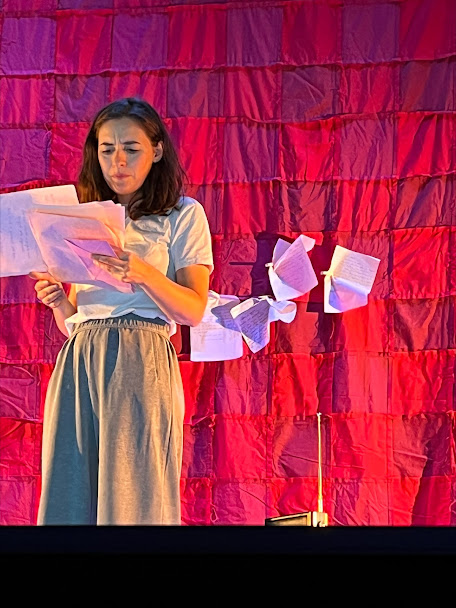 Marinha Grande | TEATRO STEPHENS RECEBEU MONÓLOGO DE SARA BARROS LEITÃO