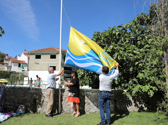 Bandeiras atribuídas pela Quercus foram içadas esta quarta-feira. Praias fluviais e piscina natural de Ançã viram “Qualidade de Ouro” renovada