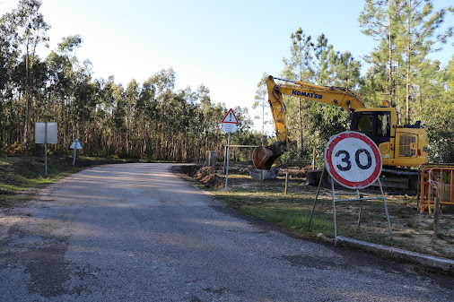Marinha Grande | PAVIMENTAÇÃO DE RUAS NA MOITA EM CURSO