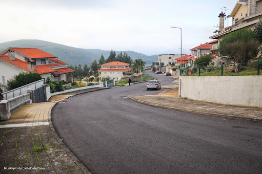 Continua a aposta na melhoria da rede viária interna. CÂMARA MUNICIPAL PROMOVE OBRAS DE PROXIMIDADE POR TODO O TERRITÓRIO MUNICIPAL