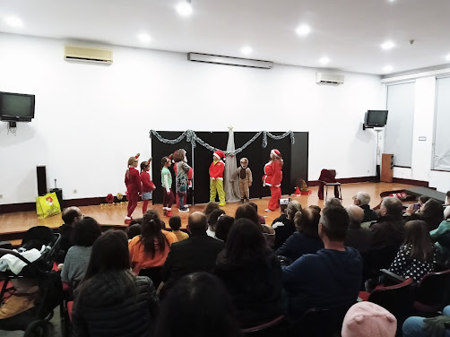 Na Biblioteca Municipal. Turma AtrapalhArte de Cantanhede realiza peça de teatro em Cantanhede